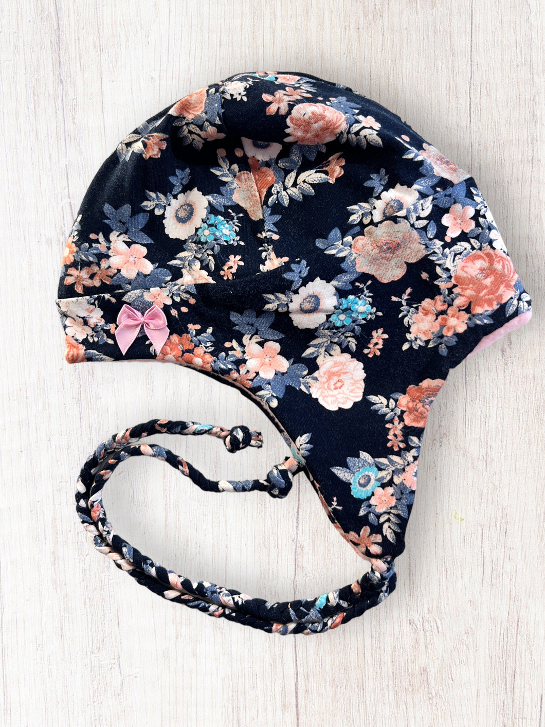 Wintermütze Dunkelblau/Rosa Blumen